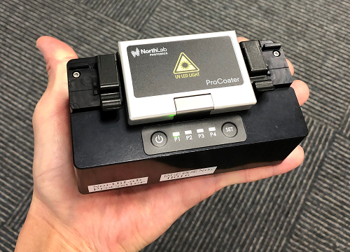 小型、内蔵バッテリー駆動 光ファイバーリコーター ProCoater™